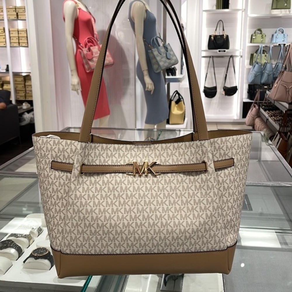 MICHAEL KORS
Reed Large Logo Shoulder Tote Bag
Camel Combo 
35S3G6RT3B
NWT